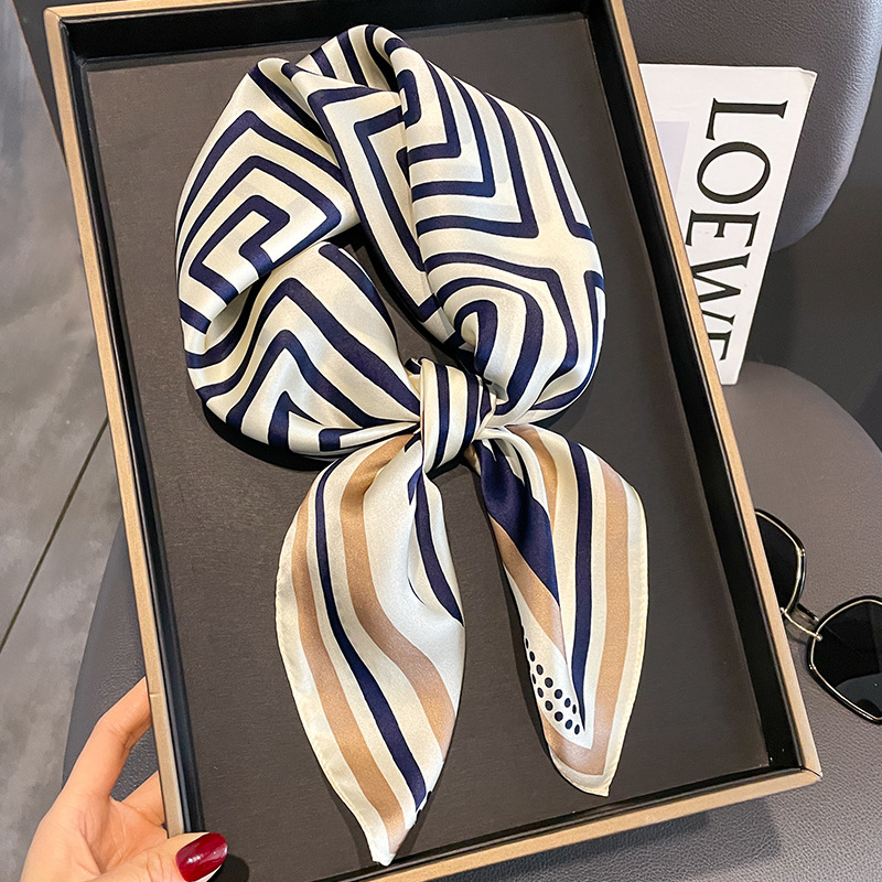 Lüks marka atkısı bahar kare 1 - Silk Tie Woven incelemesi ve fiyatı